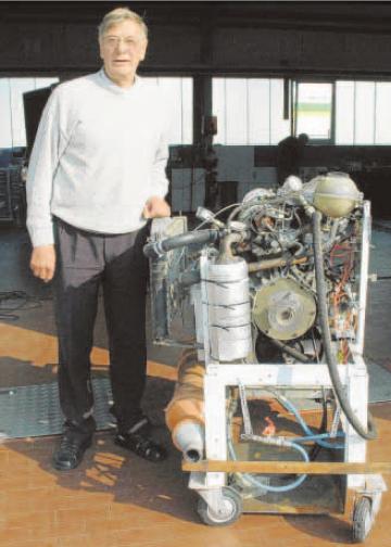 Uwe Hansen és hibrid (hybrid) motorja